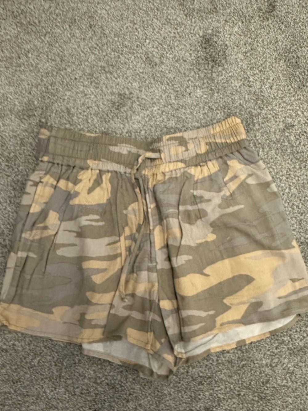 Express Men's Camouflage Drawstring Shorts - Tan & Olive